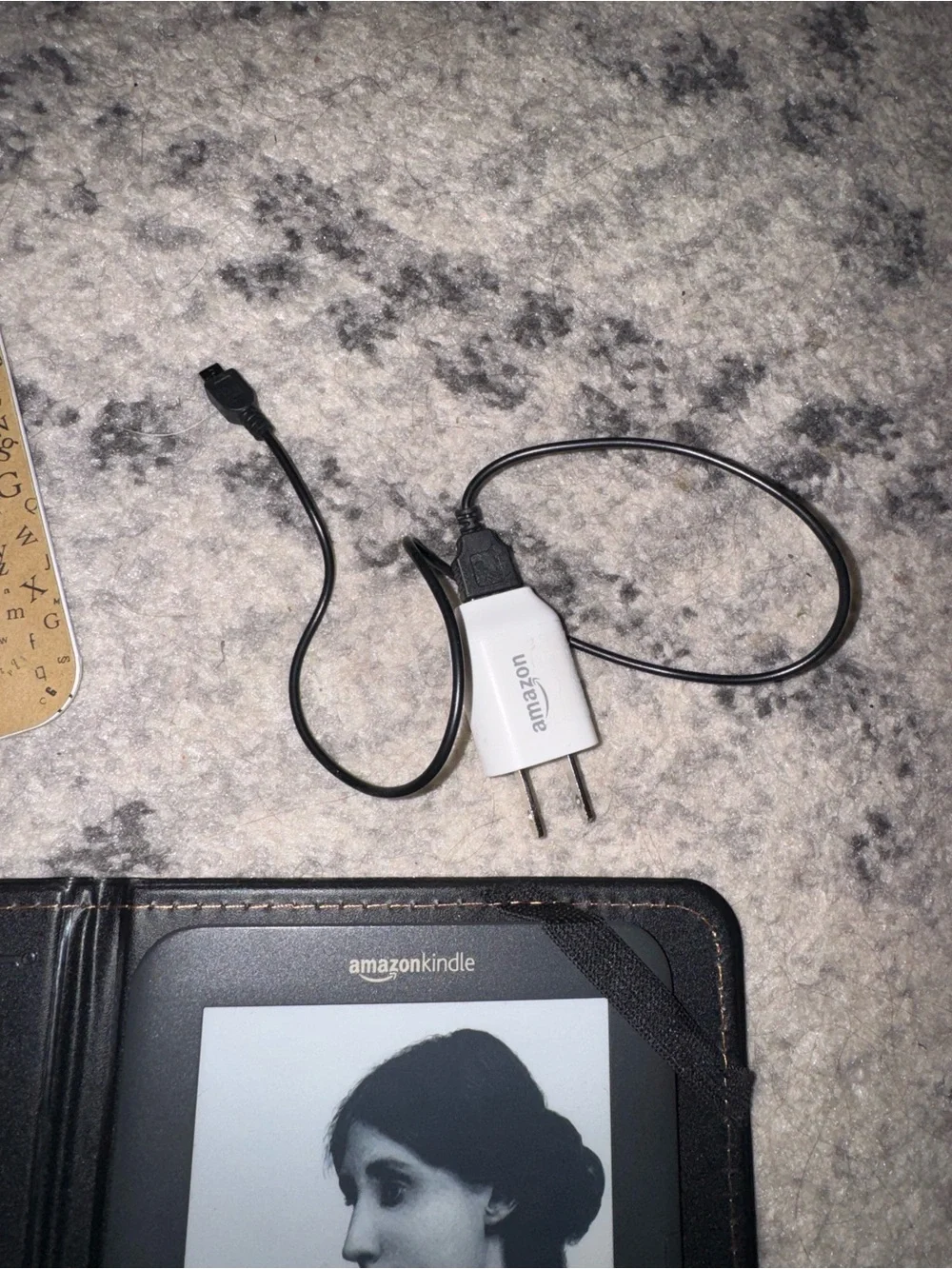 E-Reader in Black - Kindle with Protective Cover